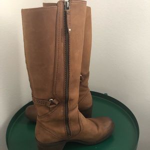 TEVA LEATHER BOOTS SIZE 8